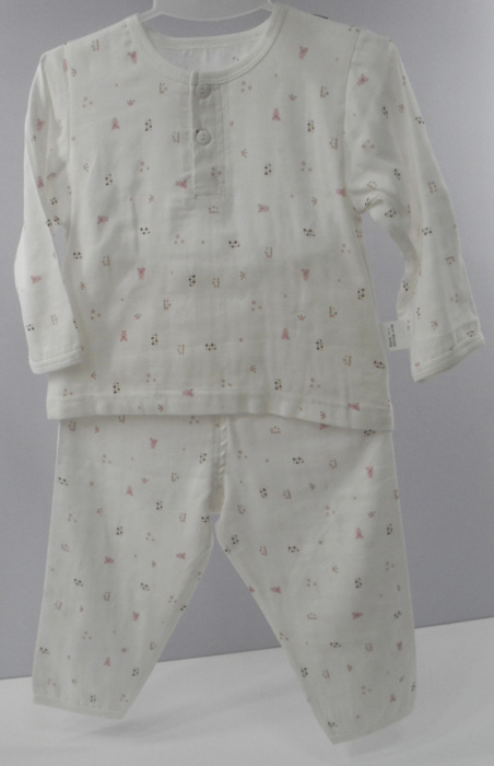 娃愛的蓓蓓圓領長袖內(nèi)衣套裝