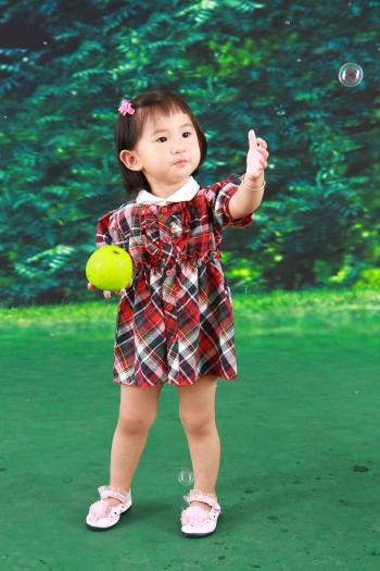 �Ͽ���Ůͯ��ɫ�B��ȹ