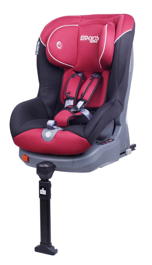 環(huán)球娃娃全球星安全座椅紅黑側面