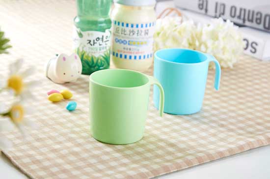  ���ט�����֮�ǃ�ͯ�ڱ����G�{��