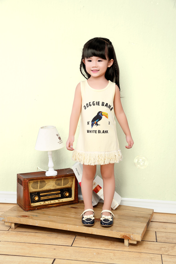 小狗巴納黃色裙