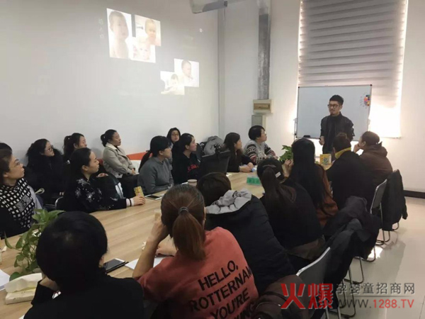 ������ݚ�D(zhu��n)�@ô����У�ֻ��һ��(g��)��(m��ng)����