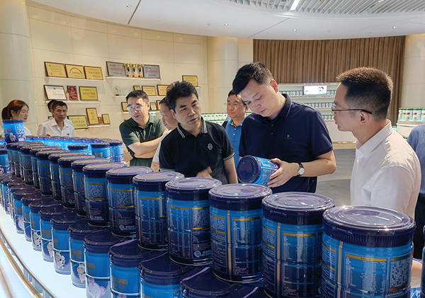 湖南省市場監(jiān)督管理局廖健副局長一行蒞臨歐比佳乳業(yè)調研指導.jpg 湖南省市場監(jiān)督管理局廖健副局長一行蒞臨歐比佳乳業(yè)調研指導.jpg