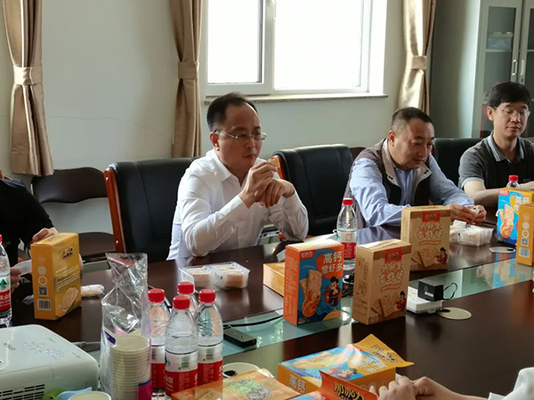 區(qū)委書記張士兆蒞臨秦皇島江洋康達食品科技有限公司實地進行調研并予以指導1.jpg