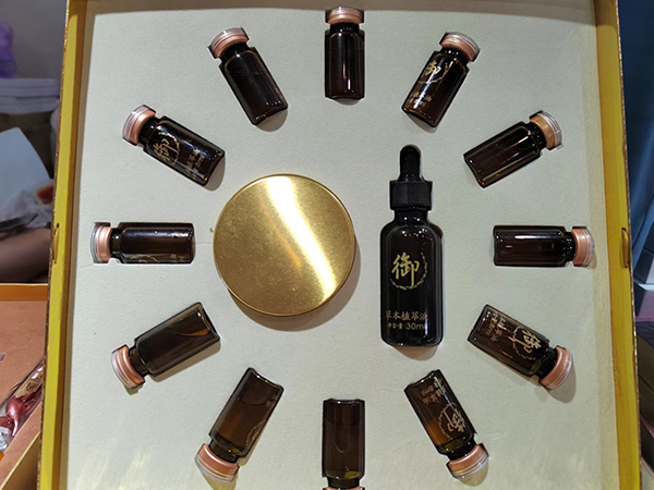 山東東進藥業(yè)精油6.jpg 山東東進藥業(yè)精油6.jpg