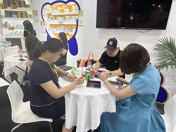 火爆的現場氛圍2.jpg 火爆的現場氛圍2.jpg