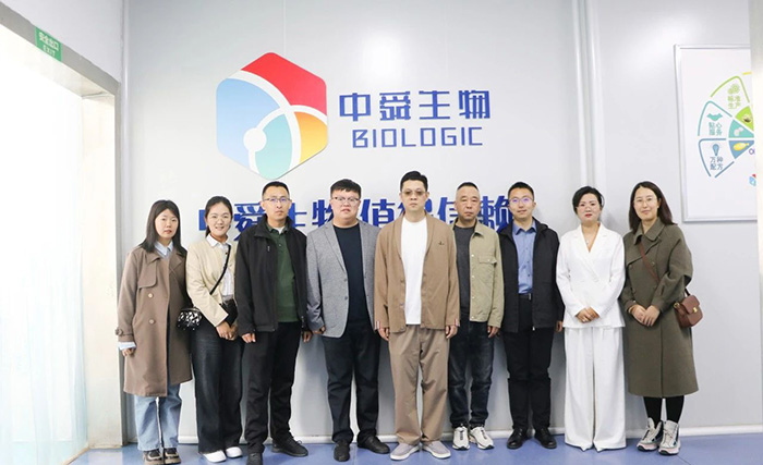 菏澤學(xué)院藥學(xué)院領(lǐng)導(dǎo)蒞臨中舜生物考察指導(dǎo)1.jpg 菏澤學(xué)院藥學(xué)院領(lǐng)導(dǎo)蒞臨中舜生物考察指導(dǎo)1.jpg