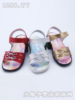 ˹�˼{�r��Ů���Ь