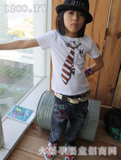 �옷���ϵ�а�ɫ���b