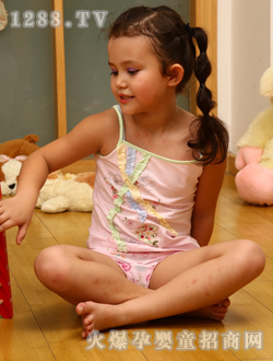 �Úq���ɫ����