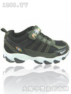 ��һ����ɫ�\(y��n)��(d��ng)Ь