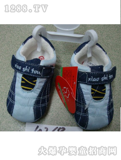 麗嬰房藍(lán)色yinge鞋